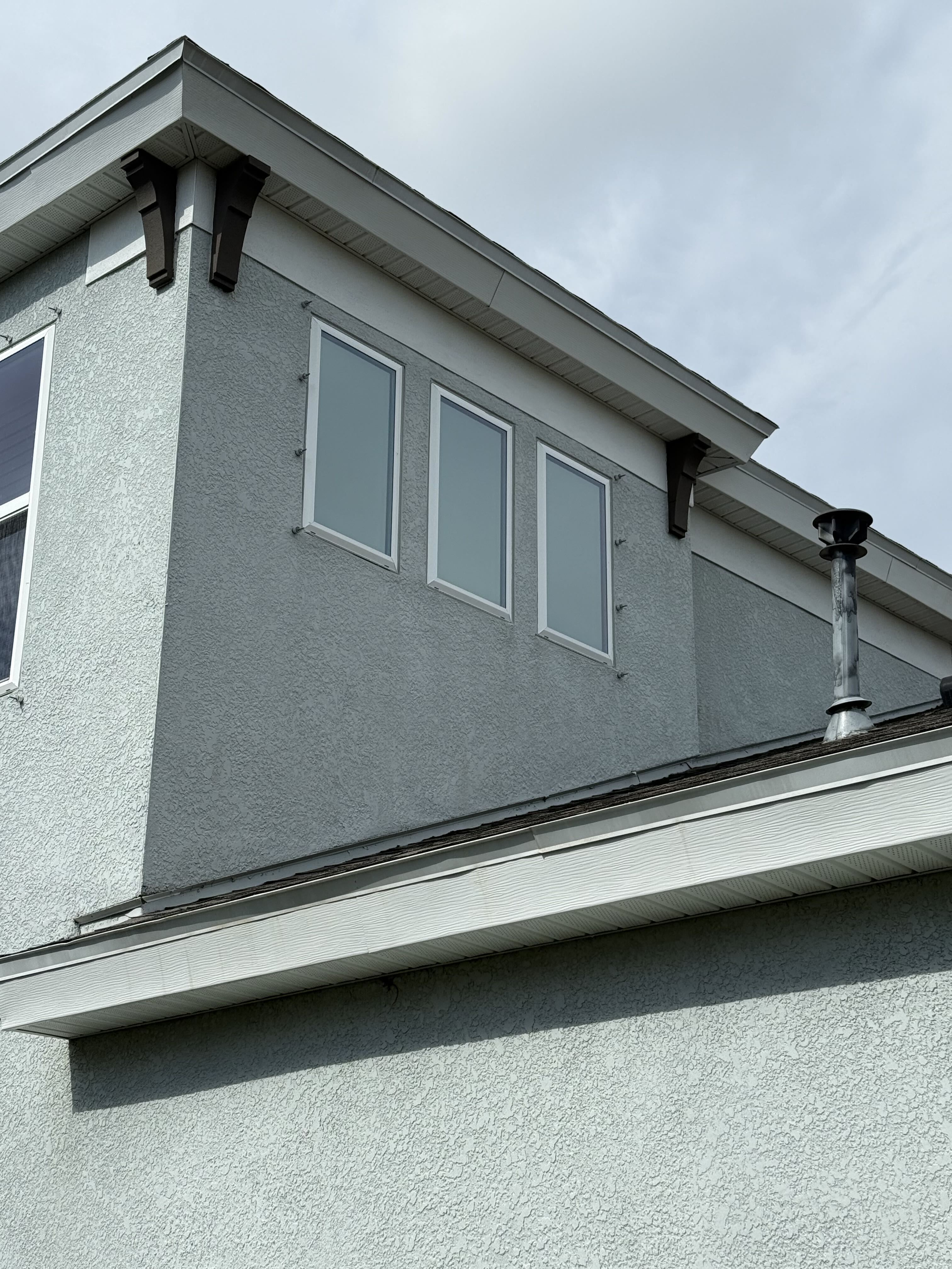 Home exterior photographed by the Black Tie team